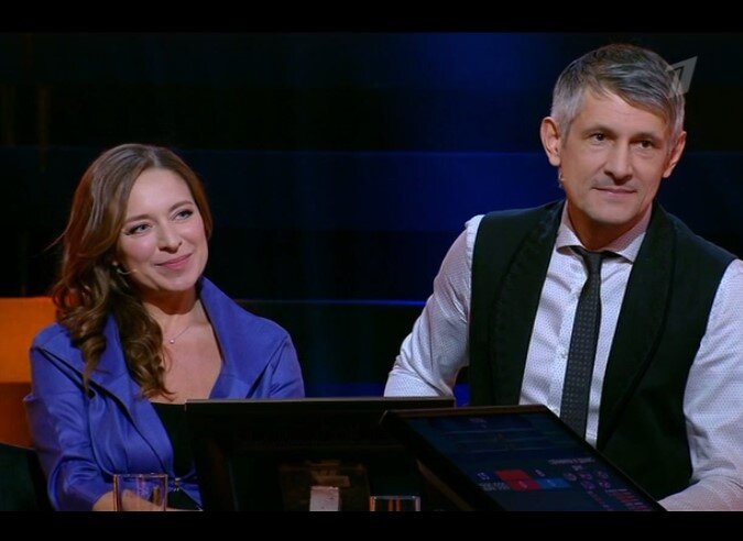 Денис Бургазлиев и Серафима Низовская в игре Кто хочет стать миллионером?