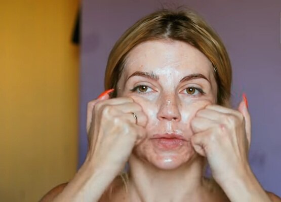 Маска впитается быстро и морщины уйдут.