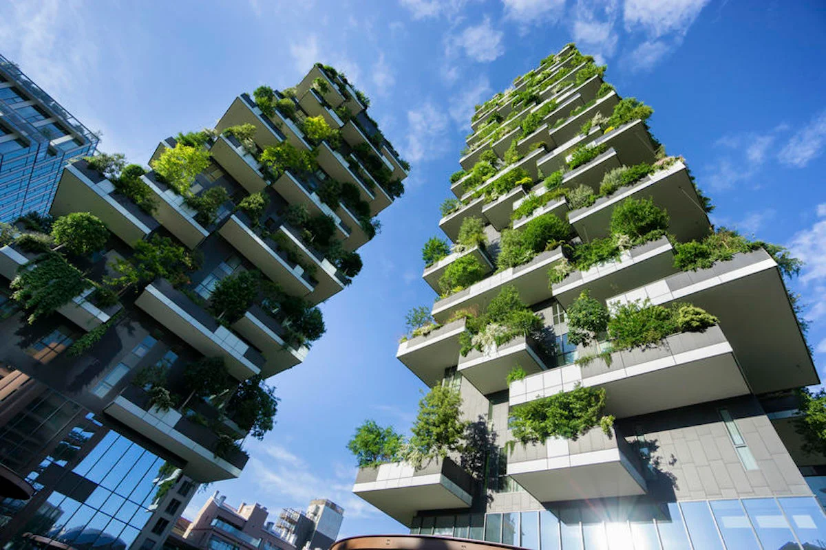 Строительство зданий сооружений и развитие территорий. Bosco verticale (вертикальный лес), Милан, Италия.. Стефано Боэри вертикальный лес. Эко френдли архитектура. Небоскребы Bosco verticale.