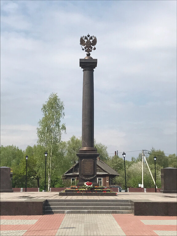 СТЕЛА ВОИНСКОЙ СЛАВЫ Стела «Старая Русса — город воинской славы» установлена 4 ноября 2018 года в сквере у «Старорусприбора».