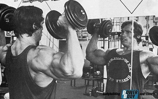 Жим Арнольда(фото из источника:https://power-body.ru/zhim-arnolda-kachaem-plechi-kak-u-shvartseneggera/)