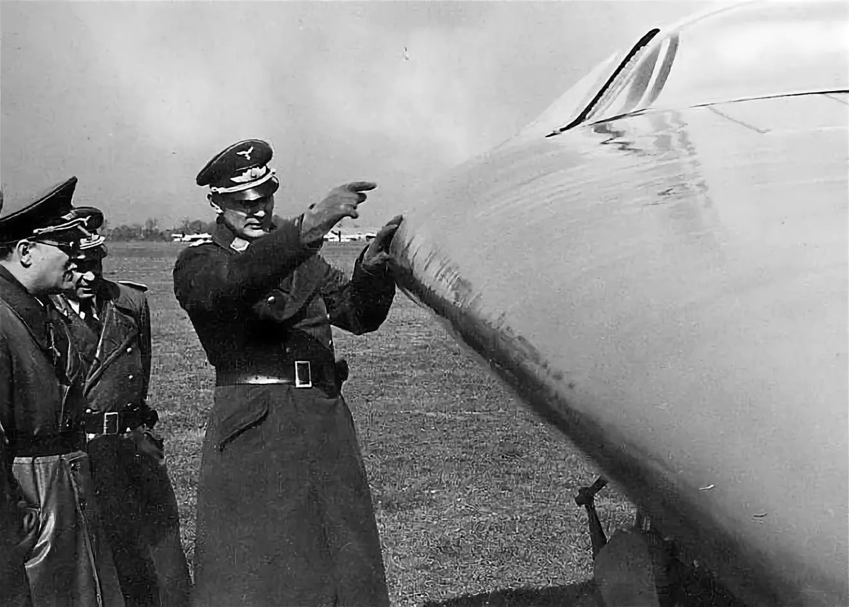 Реймар возле прототипа Gotha 229, 1944 год