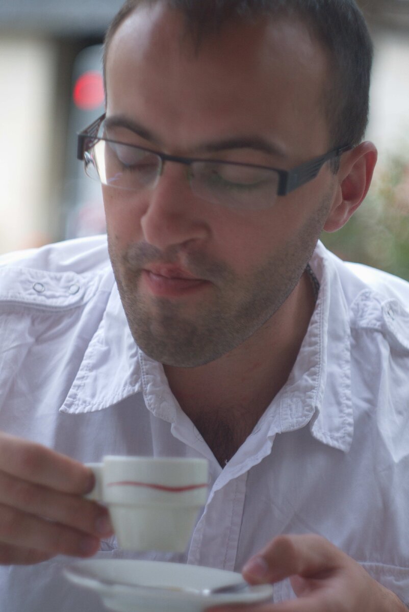 Во Франции чашка кофе довольно дорогое удовольствие, гораздо дороже бокала вина