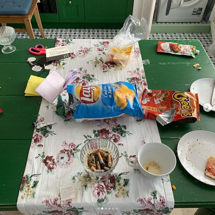 Следы проживания гостей, которые прокурили квартиру. Фото автора