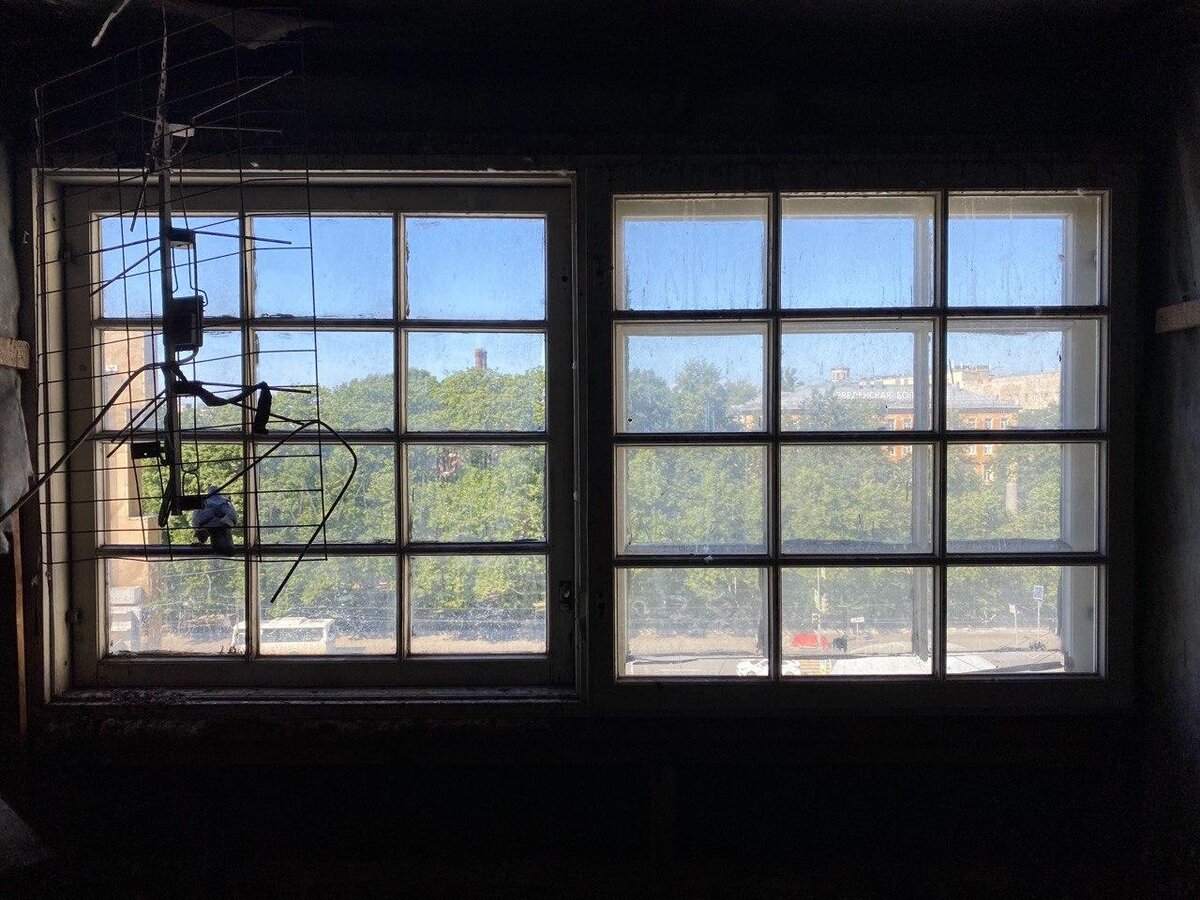 Окно на крыше Витебского вокзала
