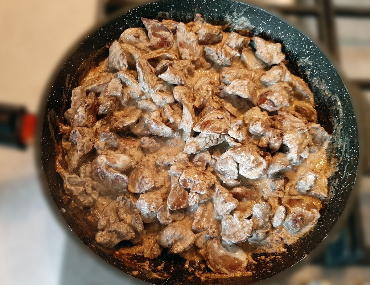 Добавила сметану