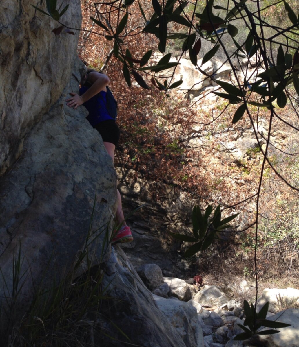 Туристка на заднем плане

