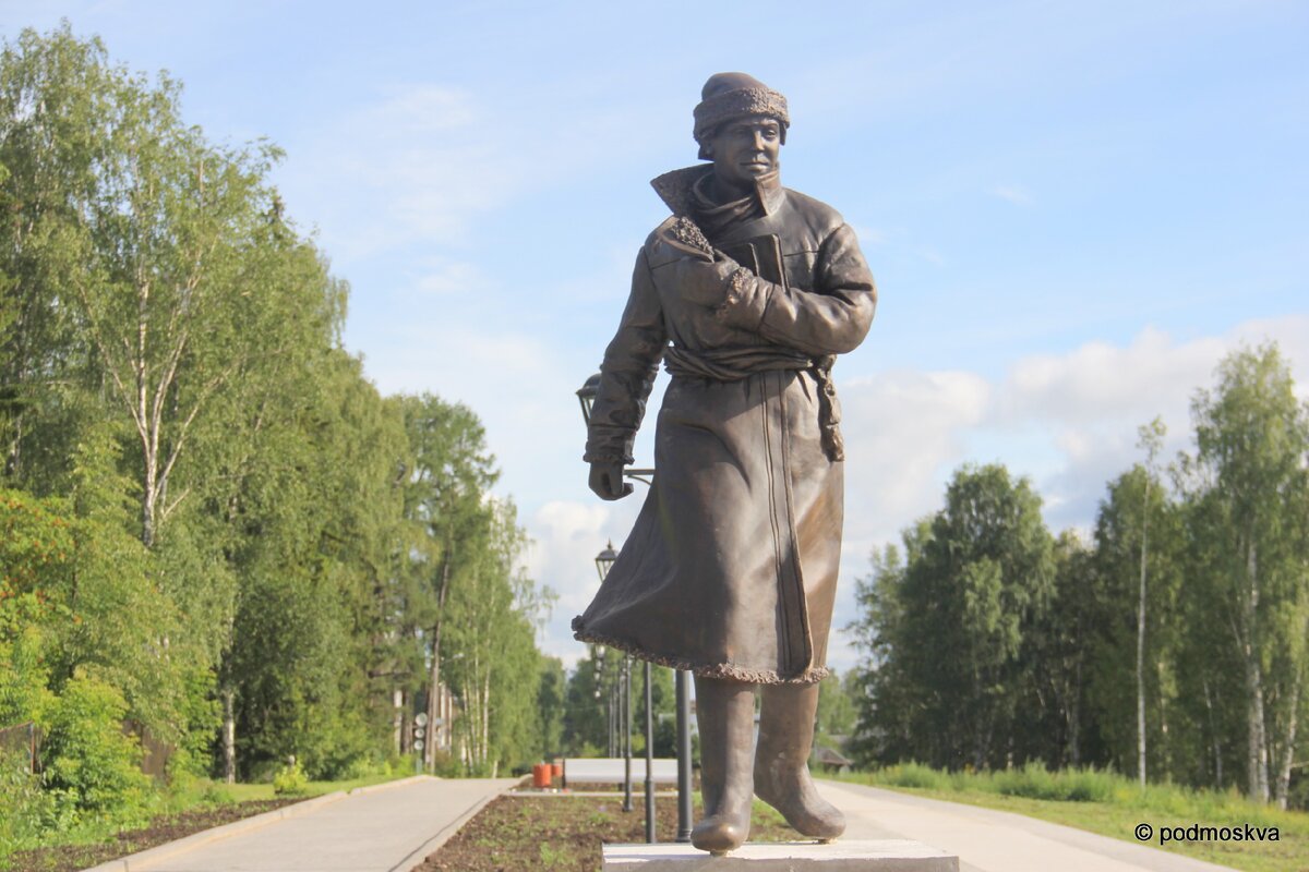 Вельск п. Памятник Ломоносову в Вельске. Памятник Ломоносова в Северодвинске. Памятник м в Ломоносову в Северодвинске. Аллея Ломоносова в Вельске.