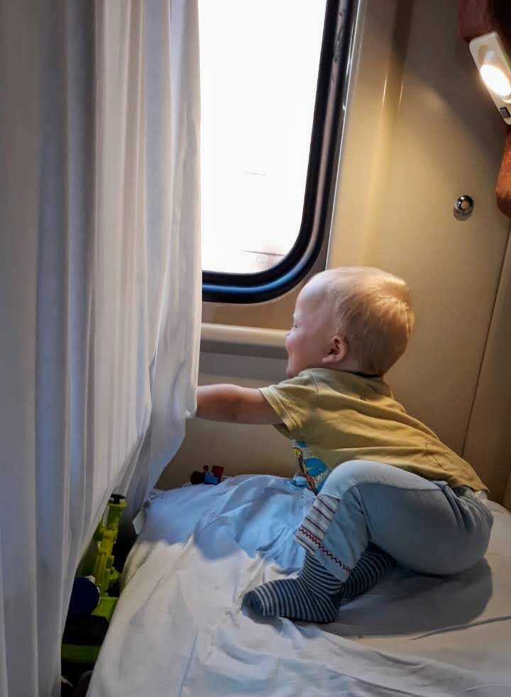 Обратный путь на обычном поезде. Младший сын.