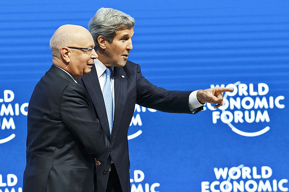 Заявление Джона Керри (на фото с поднятой рукой) о решении климатических вопросов на уровне не государств, но ТНК, совпадает с мнением Клауса Швабе (на переднем плане). Фото: Michel Euler/AP/TASS