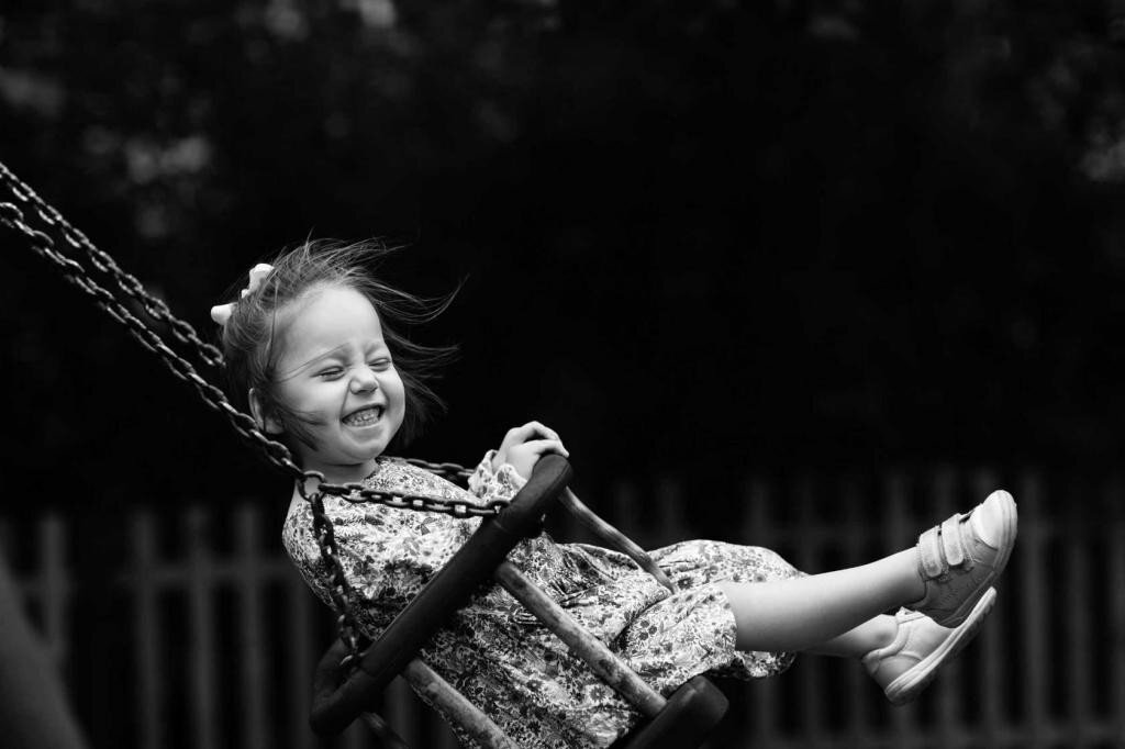 грустный ребенок. печаль одиночество. грустные картинки. грустная девушка. грустное счастливое.