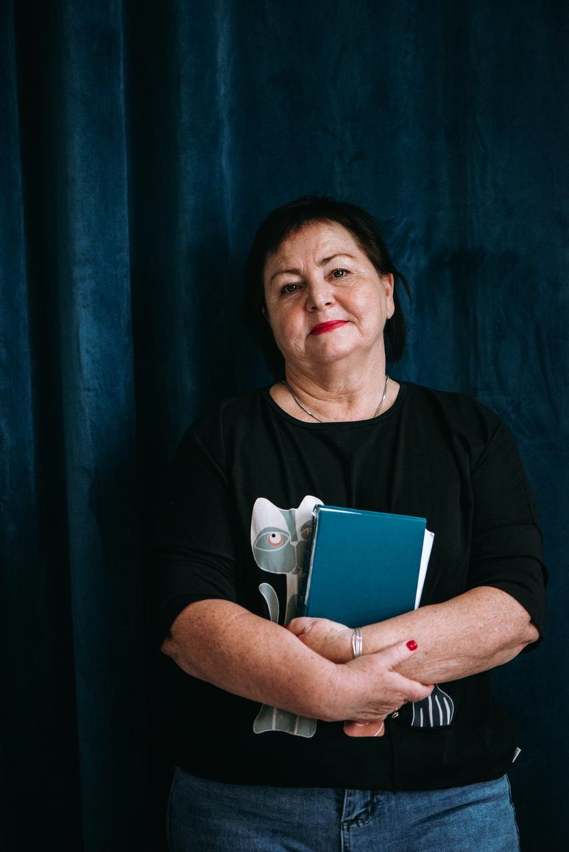 С насладждением беру в руки бумажную книгу