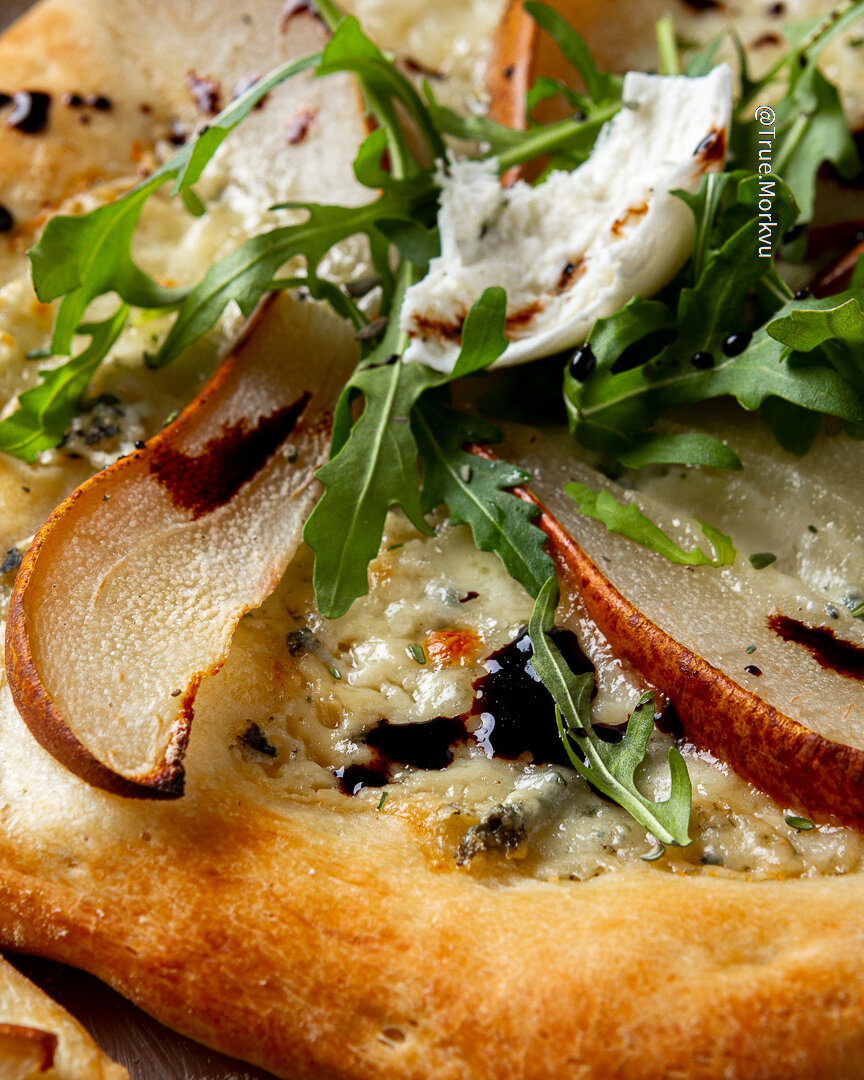 Пицца с горгондзолой и грушей🍕🍐