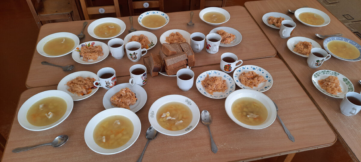 Когда все дружно работают ложками – еда поглощается активнее