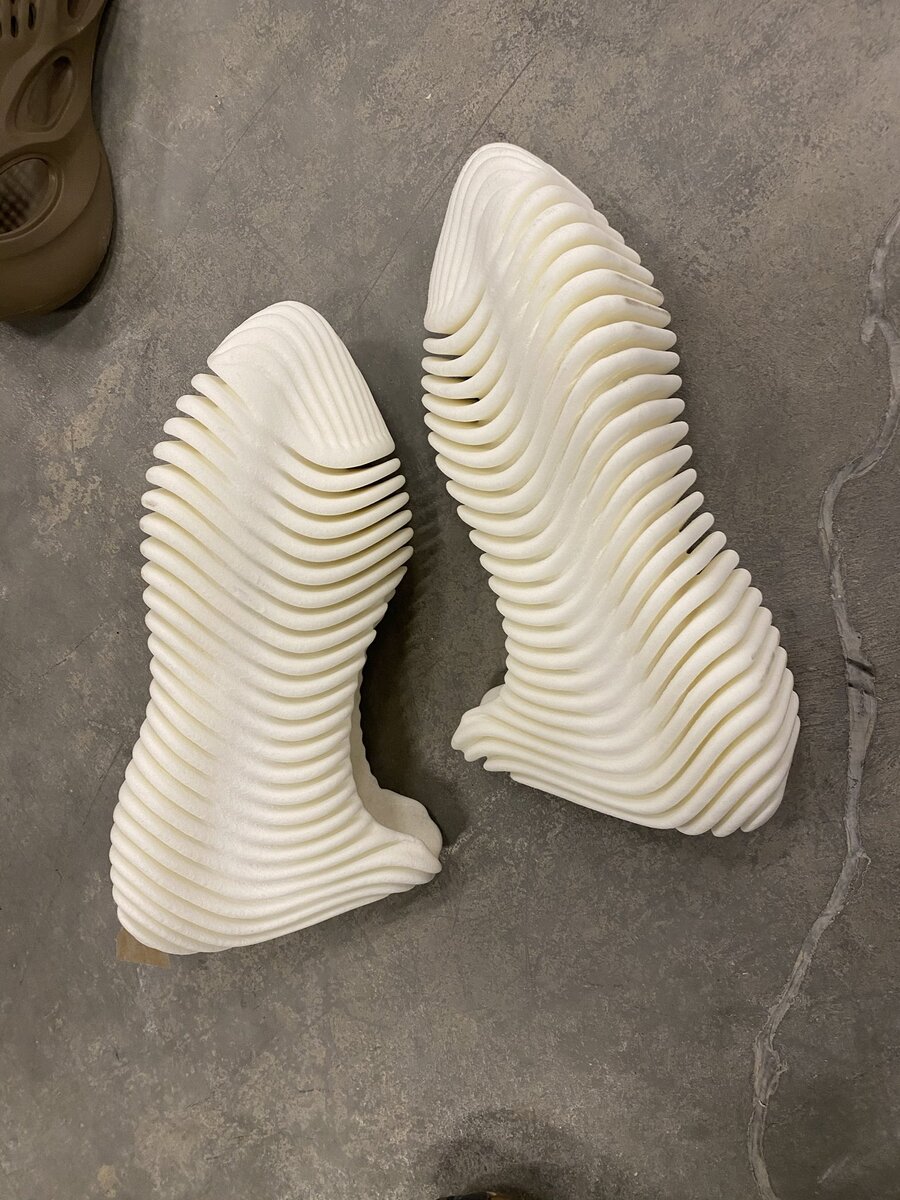Adidas Yeezy «DZY»