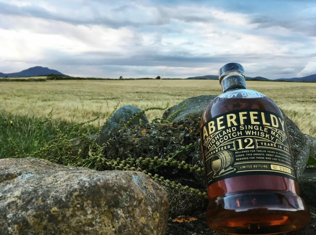 По преданию, изготавливать виски ирландцев научил святой Патрик, живший на рубеже IV - V веков Новой эры.