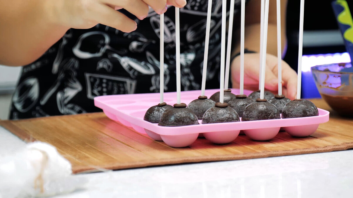 КЕЙК-ПОПСЫ шоколадные с вареной сгущенкой. Chocolate cake-pops. | Фудблогер  Готовим с ВаМи | Дзен