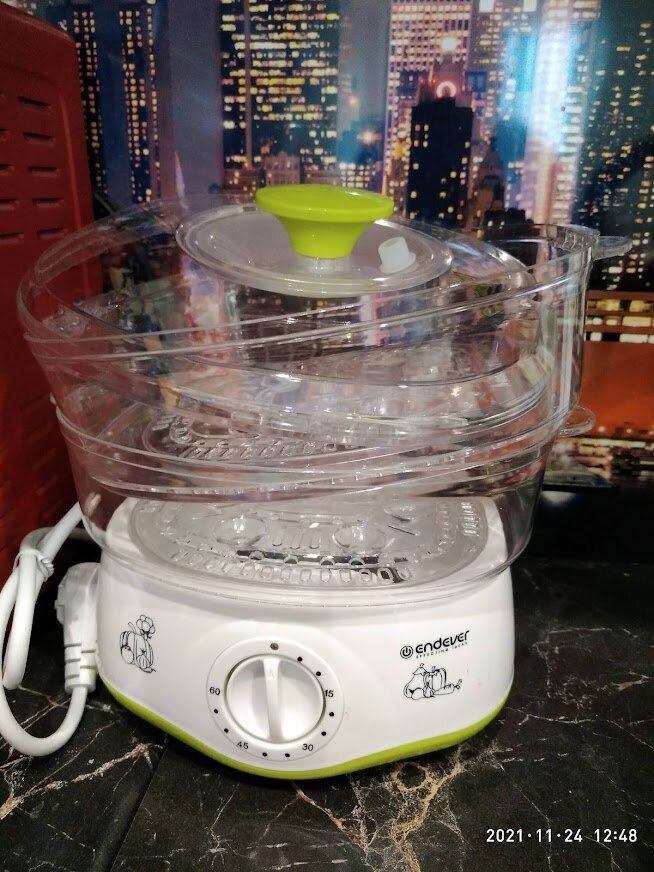 Что - то в карантинах есть и полезное - большинство покупок и услуг было перенесено в интернет. Не надо ездить по магазинам в поисках нужной вещи. Гораздо удобнее, лёжа на диване, листать каталог нужных товаров в интернете. 