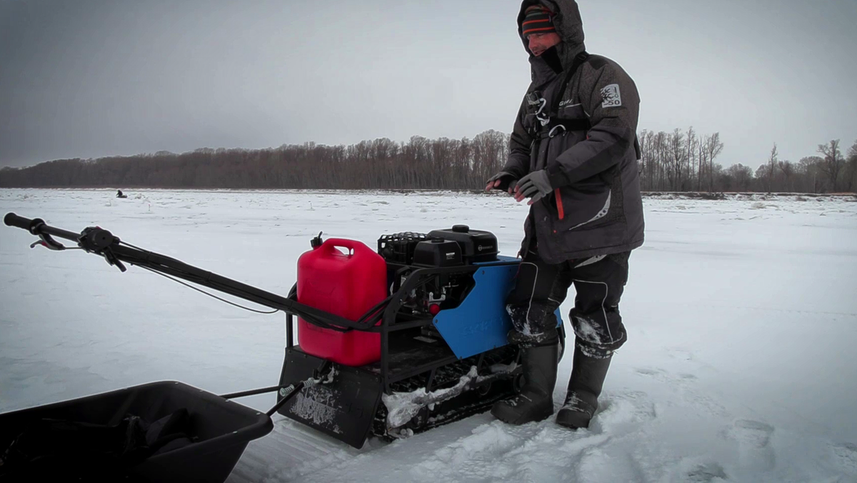 Поначалу я возил с собой канистру ,думал что бака мне будет мало ))