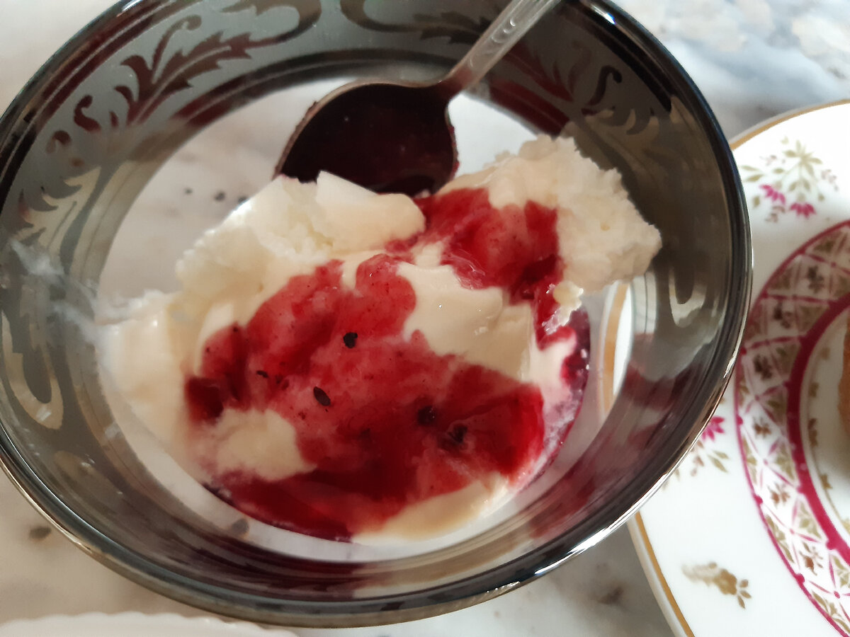 творог с йогуртом и джемом