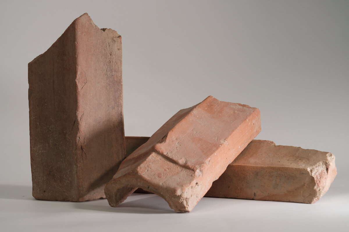 Фрагменты черепицы из раскопок Фанагории