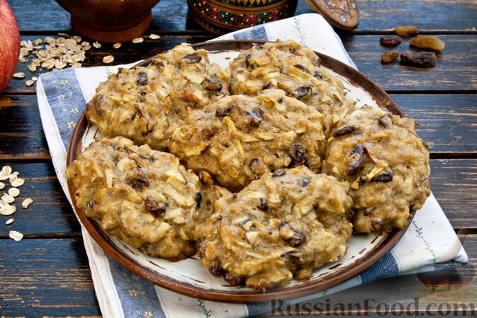 хлопья овсяные, яблоко, яйца, изюм, сахар, мука, сода, соль, масло растительное