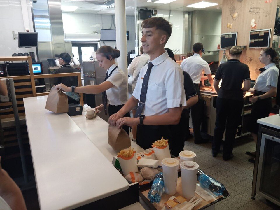     В ресторане показали, как устроена их кухня. Эдуард Пальгунов