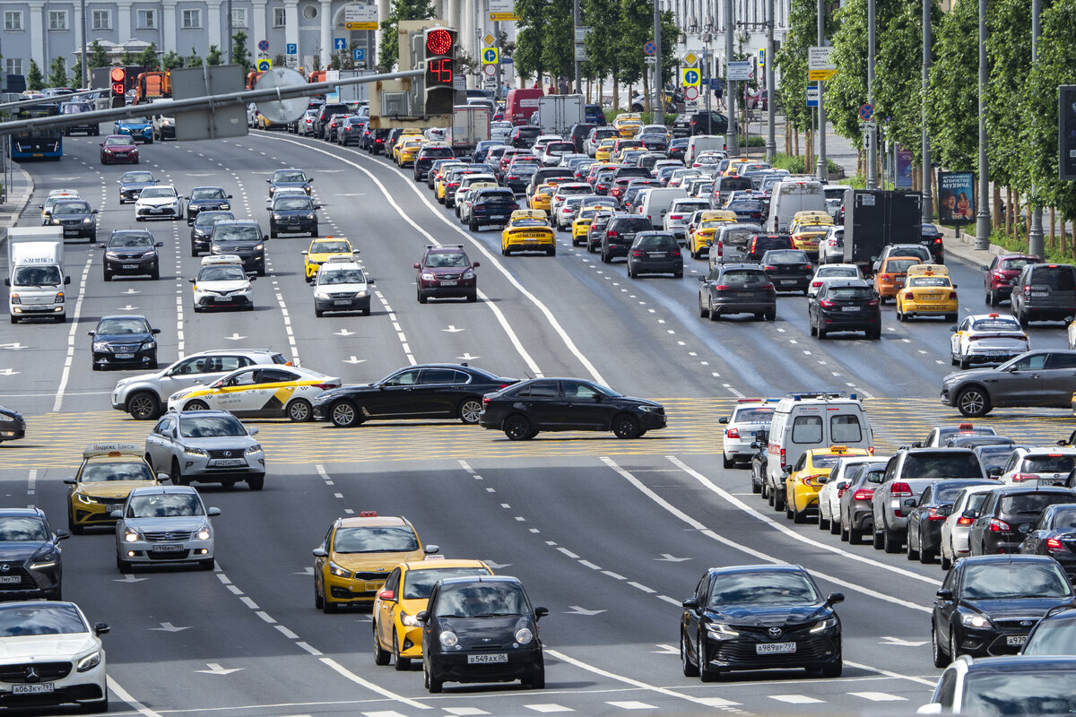     Москвичи пересаживаются на автомобили LADA Фото: globallookpress.com