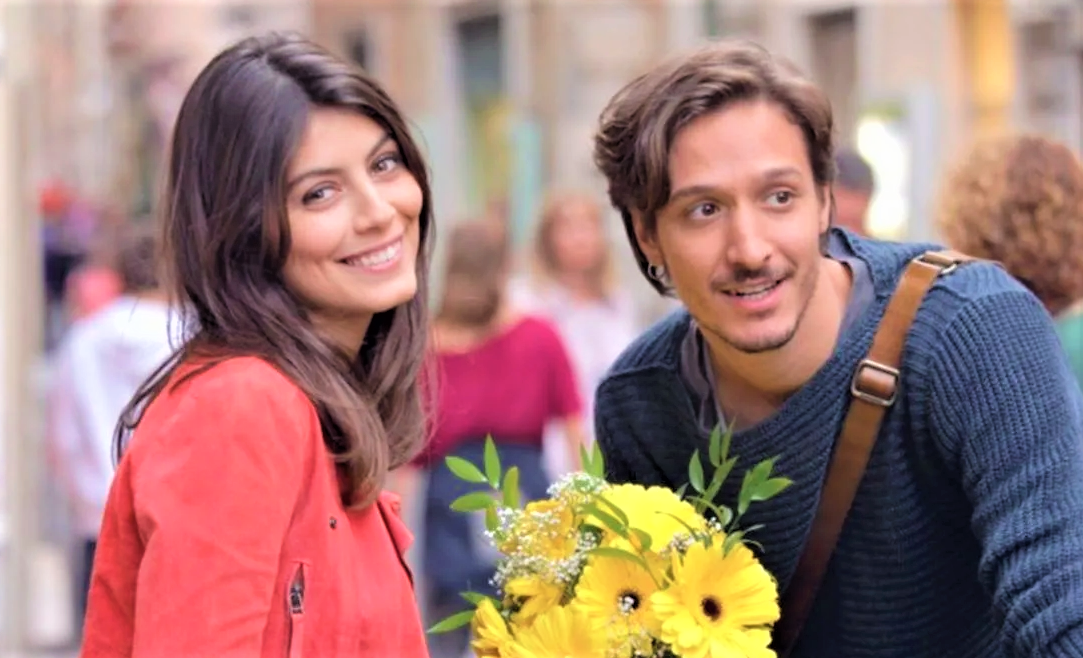 В главной роли снялась Алессандра Мастронарди, а один из ее возлюбленных на фото- Артур Малькомесс -  Дарио Аита. Источник:  lanostratv.it