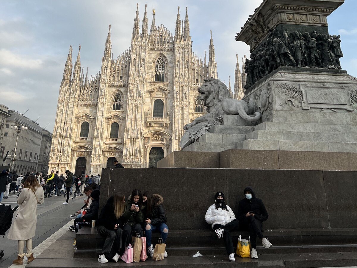 Как отдыхает молодежь в Милане