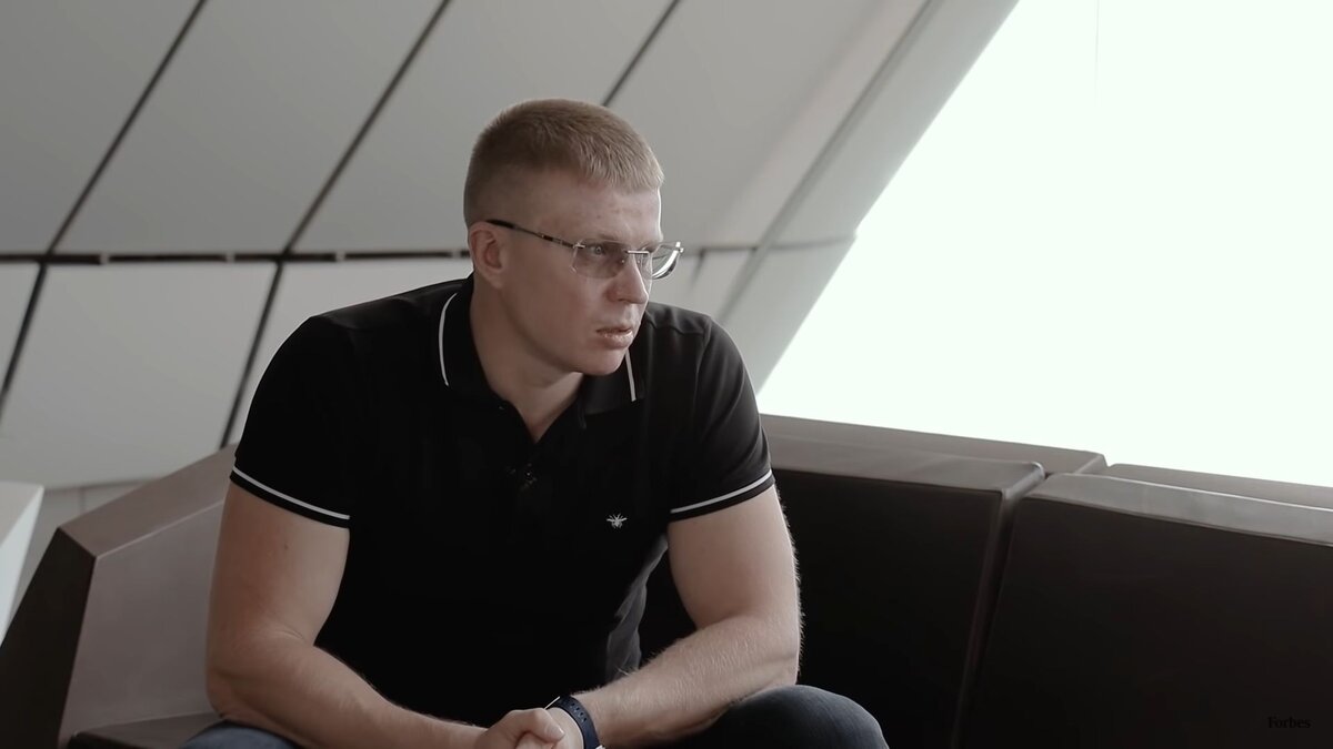 Роман Семиохин на Кипре (первая половина 2022 года), фото Forbes