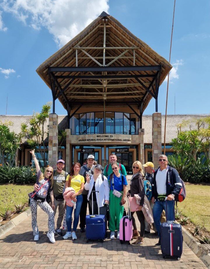 Турлидер помогает путешественникам подружиться