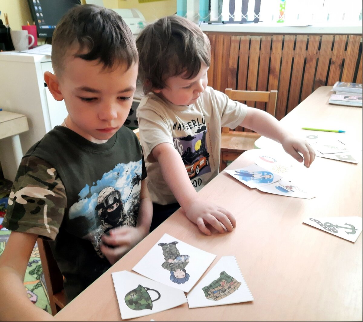 настольная игра "Помоги Защитникам Отечества"