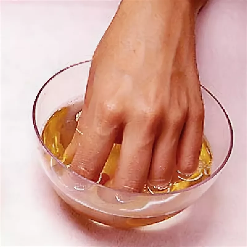 Ванночки для ног с йодом. Ванночка для ногтей с йодом. Ванночки для ногтей для роста. Ванночки для укрепления ногтей с йодом. Солево йодовые ванночки для ногтей.