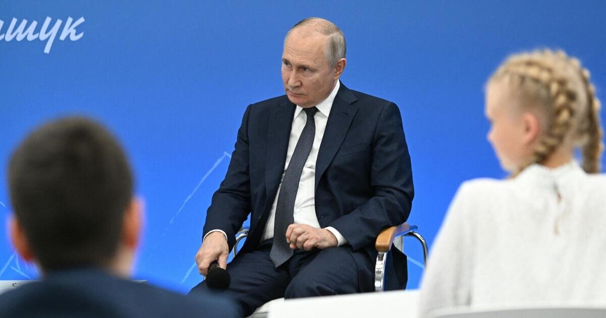 Владимир Путин - Президент России - со школьниками 1 сентября 2023 года. it.sputniknews.com