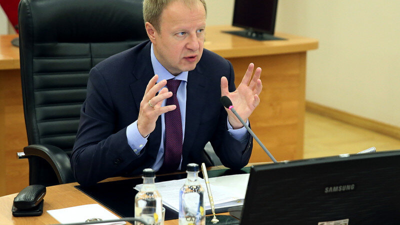     Губернатор Томенко направит дополнительные 3,5 млрд на дороги, садики и отопление. Антон Федотов