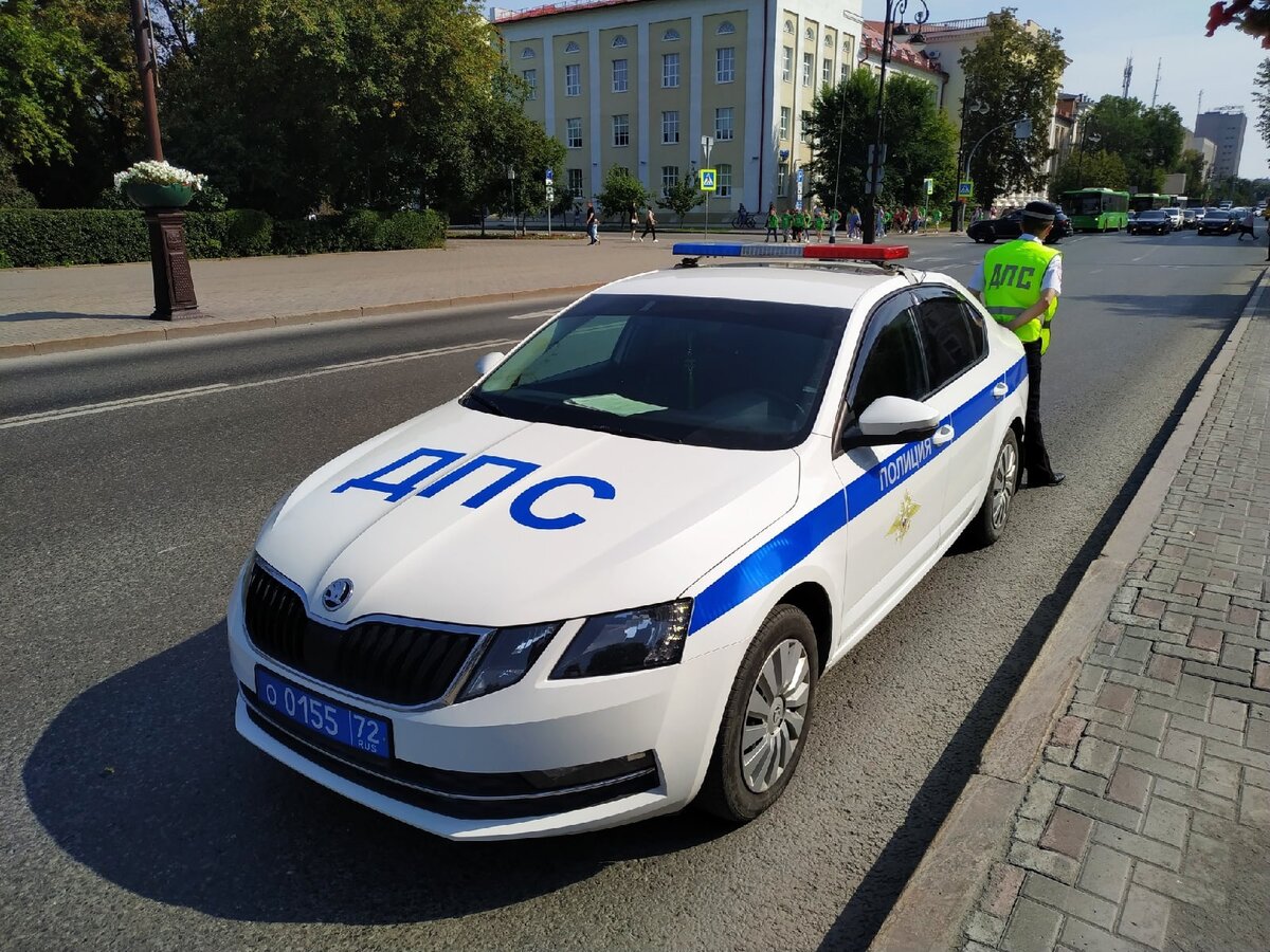 В Тюмени водителя арестовали на трое суток за тонировку на авто | Вслух.ру  | Дзен