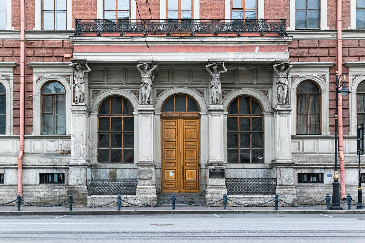 Masonic Symbols in Moscow Architecture