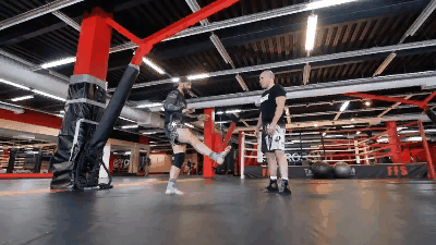 Если не получается сделать пистолет, то делаем выполняем с поддержкой или держимся за что нибудь.