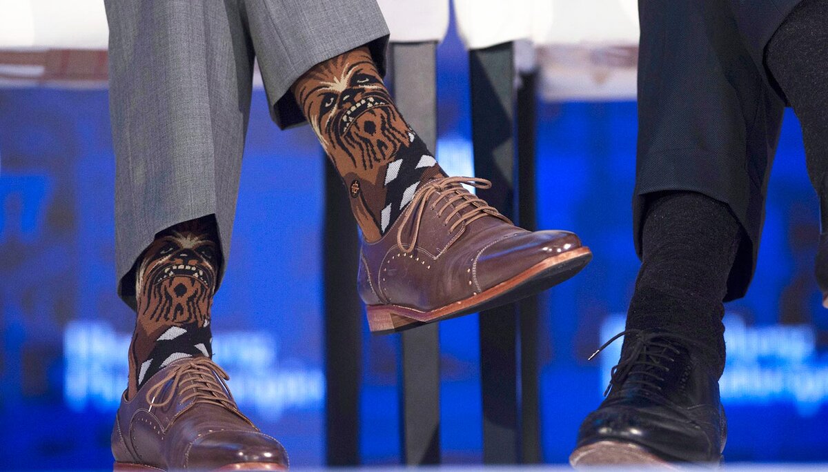 Премьер-министр Канады в носках с Чубакой (2017 год) - фото из открытых источников