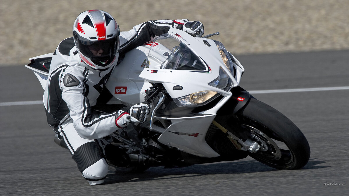 Aprilia rsv4 2011