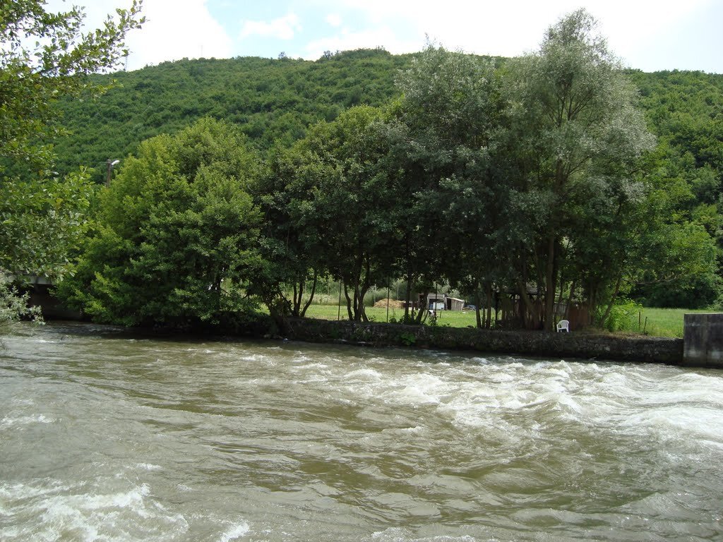 Река Аксий  Ἀξιός
 (ныне Вардар) 