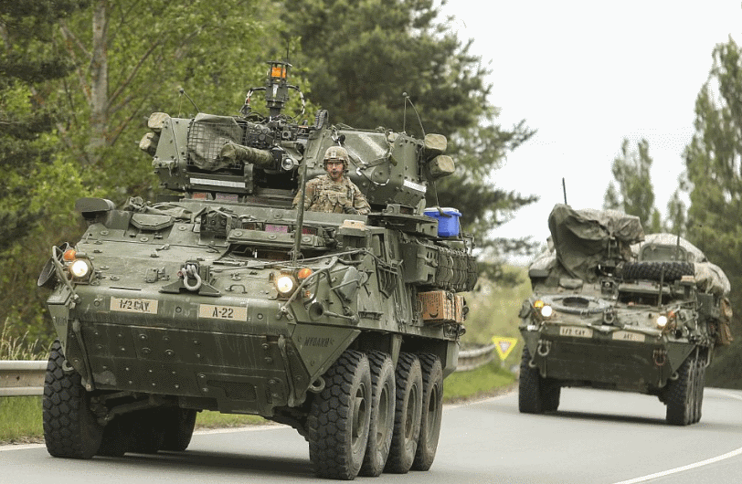 Пять конвоев в итоге пришлось съехать с шоссе в течение дня. Они не начинали снова до вечера, когда движение на дорогах успокоилось. 