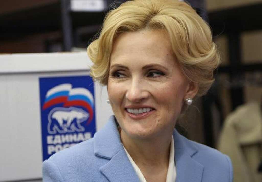 Надо бы и статью 290 УК РФ за получение взятки отменить, и выпустить хапуг заглотовых и всех беловых отбелить. Но как тогда Пахан Вован Вовкович будет холопов по понятиям разводить, всех братков дзюдоистов за узду держать и марионеток ПЕдиРосовских за ниточки дёргать, чтоб очередной НДС продавить или пенсионный возраст в реформу до 70 лет задрать. Это же не 10 шайб забить, когда  подыгрывает профессиональная команда и брякнуться на красную дорожку без ХА-ХА, ведь за спиной РосГвардия. 