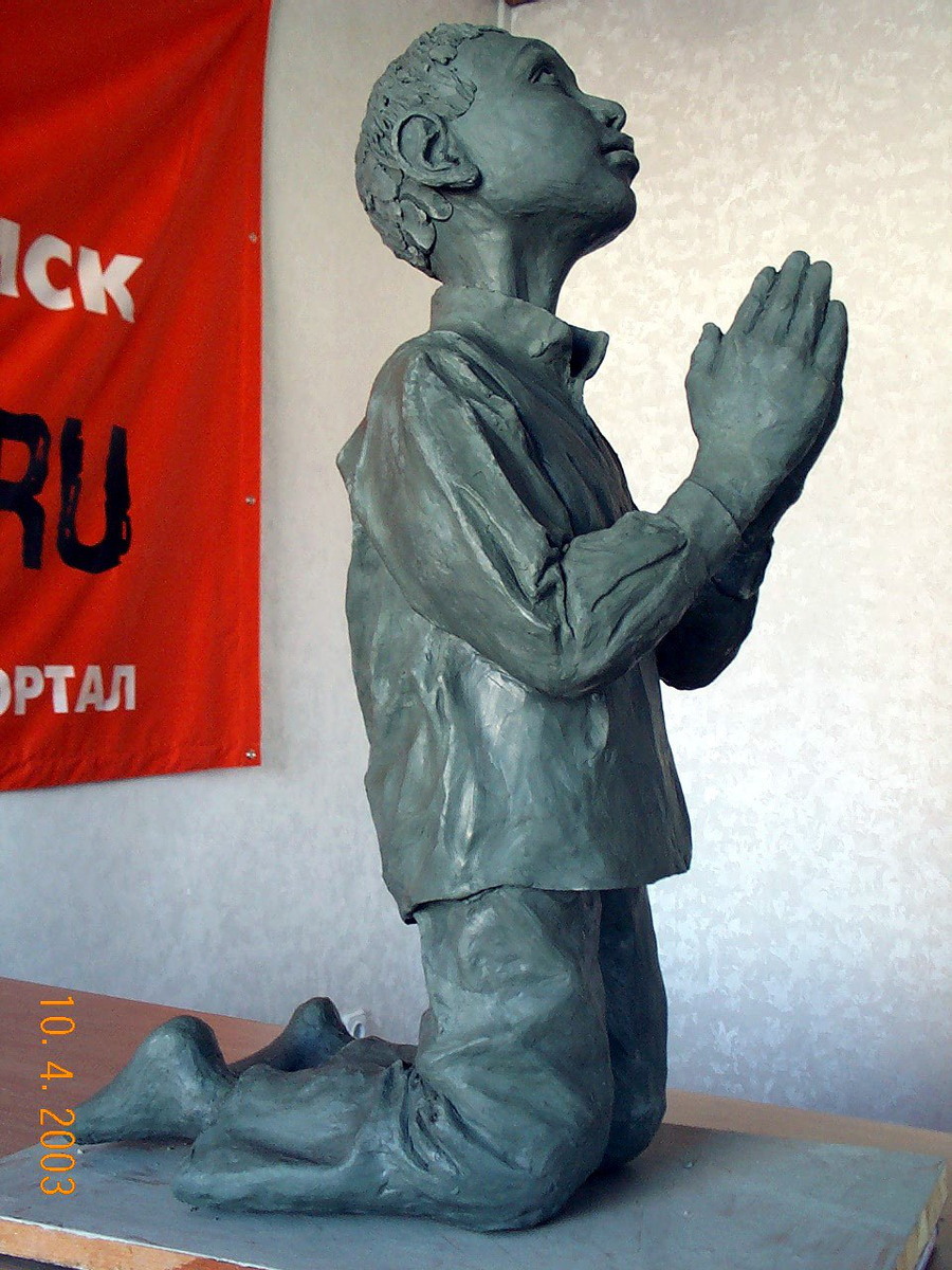 «Юный гений», скульптура и фото © Виктор Корб, 2003