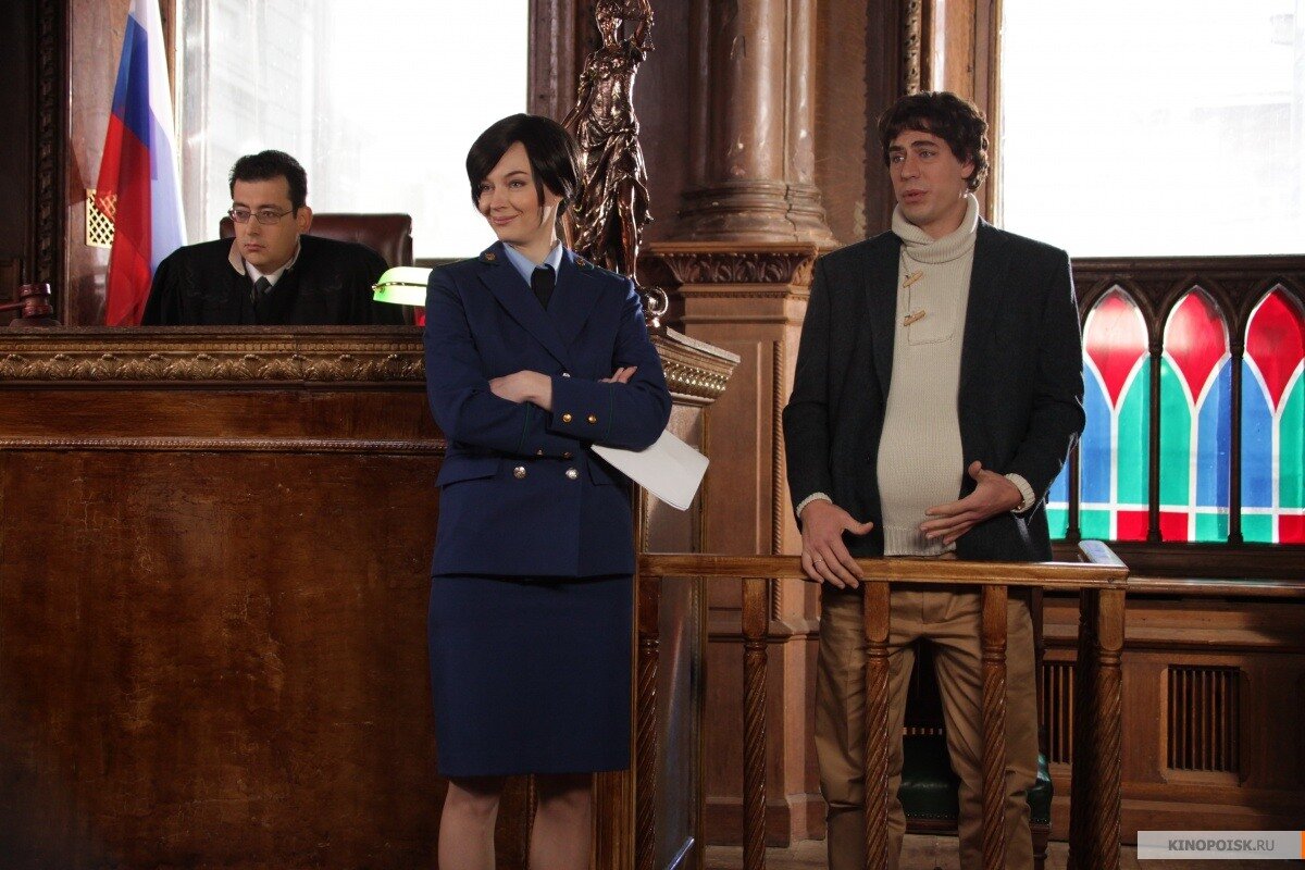 По лицу судьи мы понимаем, что ему уже заранее стыдно.