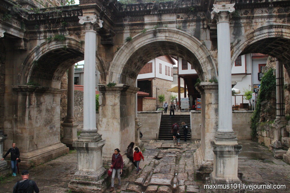 Ворота Адриана - главные римские ворота Антальи.

