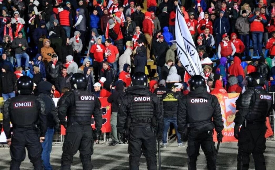 Болельщики "Спартака" и ОМОН