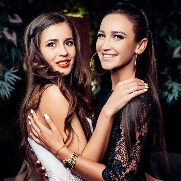 Аня и Оля Бузовы