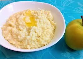 Завтрак - пшенная каша на молоке с маслом 120 гр.+ яйцо куриное вареное 1 шт. + кусок хлеба ржаного с маслом + яблоко зеленое + чай зеленый без сахара.